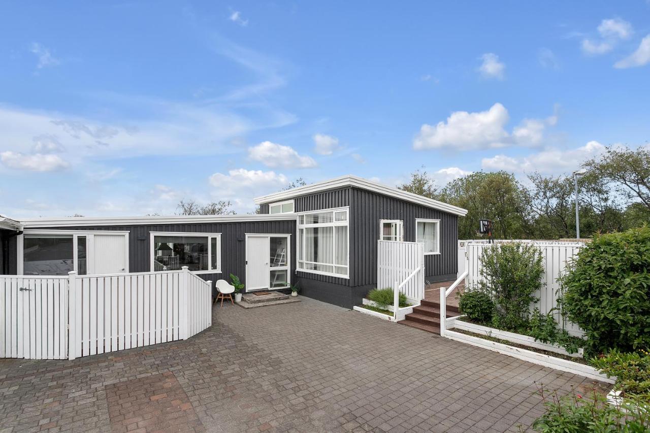 House - Villa With Garden And Hot Tub, 2 Min From Reykjavik Garthabaer Exterior foto