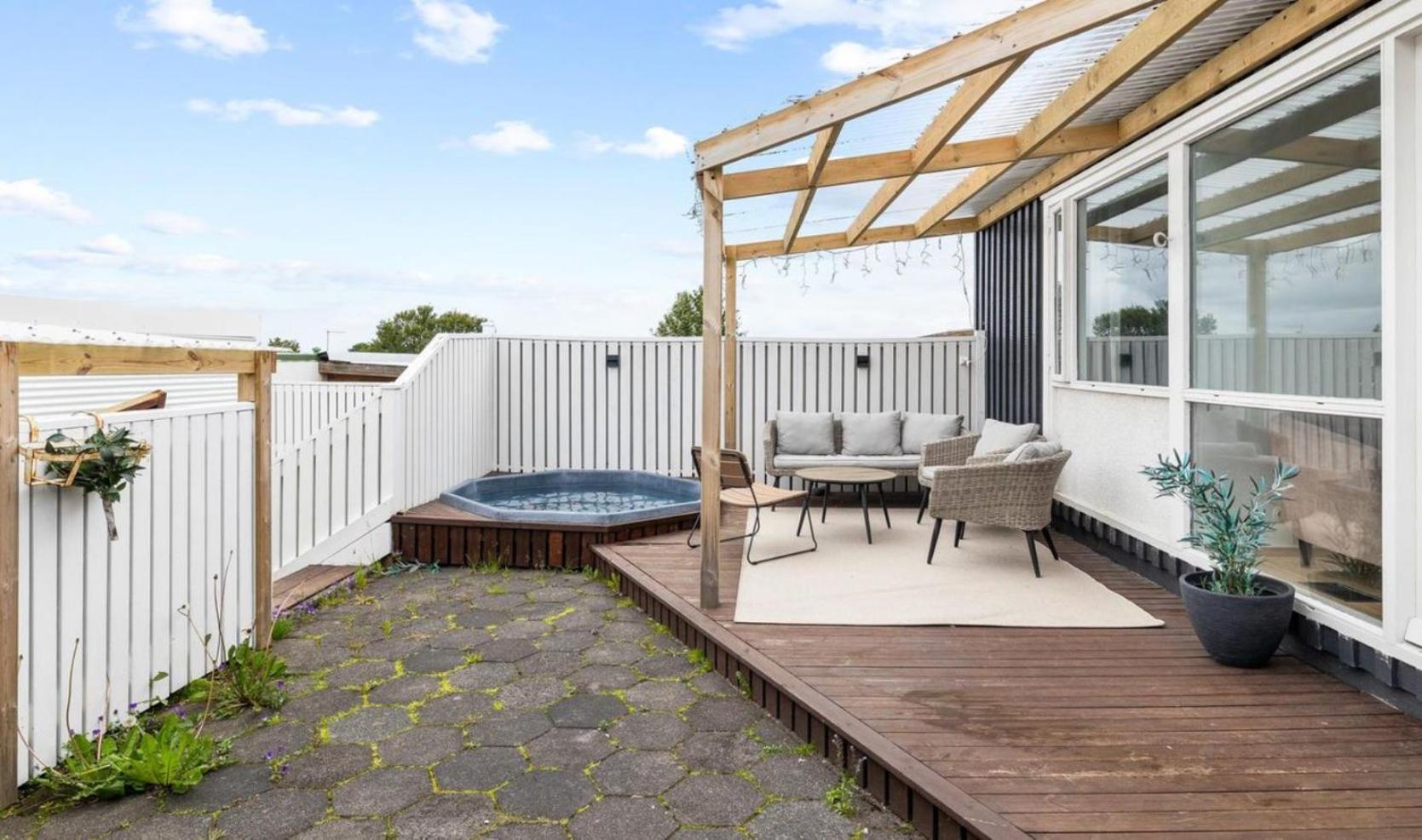 House - Villa With Garden And Hot Tub, 2 Min From Reykjavik Garthabaer Exterior foto